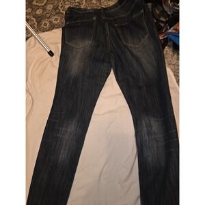 twenty one black jeans Size 9/10. Skinny Legs. Awesome Pattern On Knees.